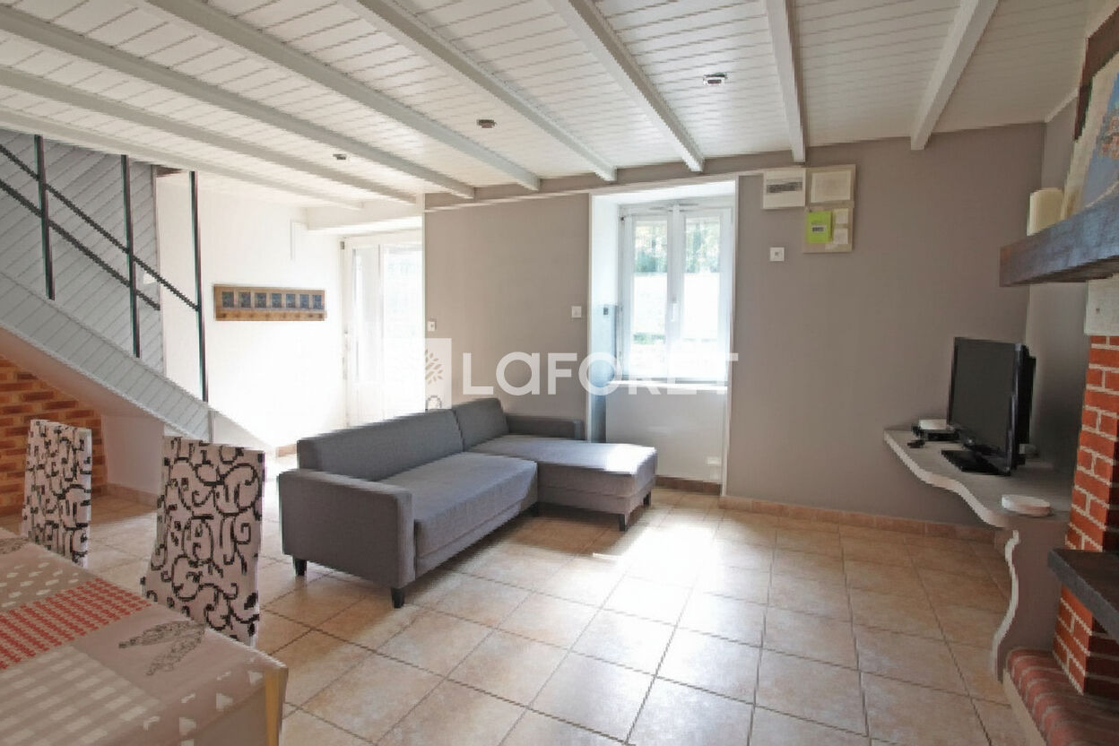 Charmante maison en pierre de 3 chambres avec jardin.