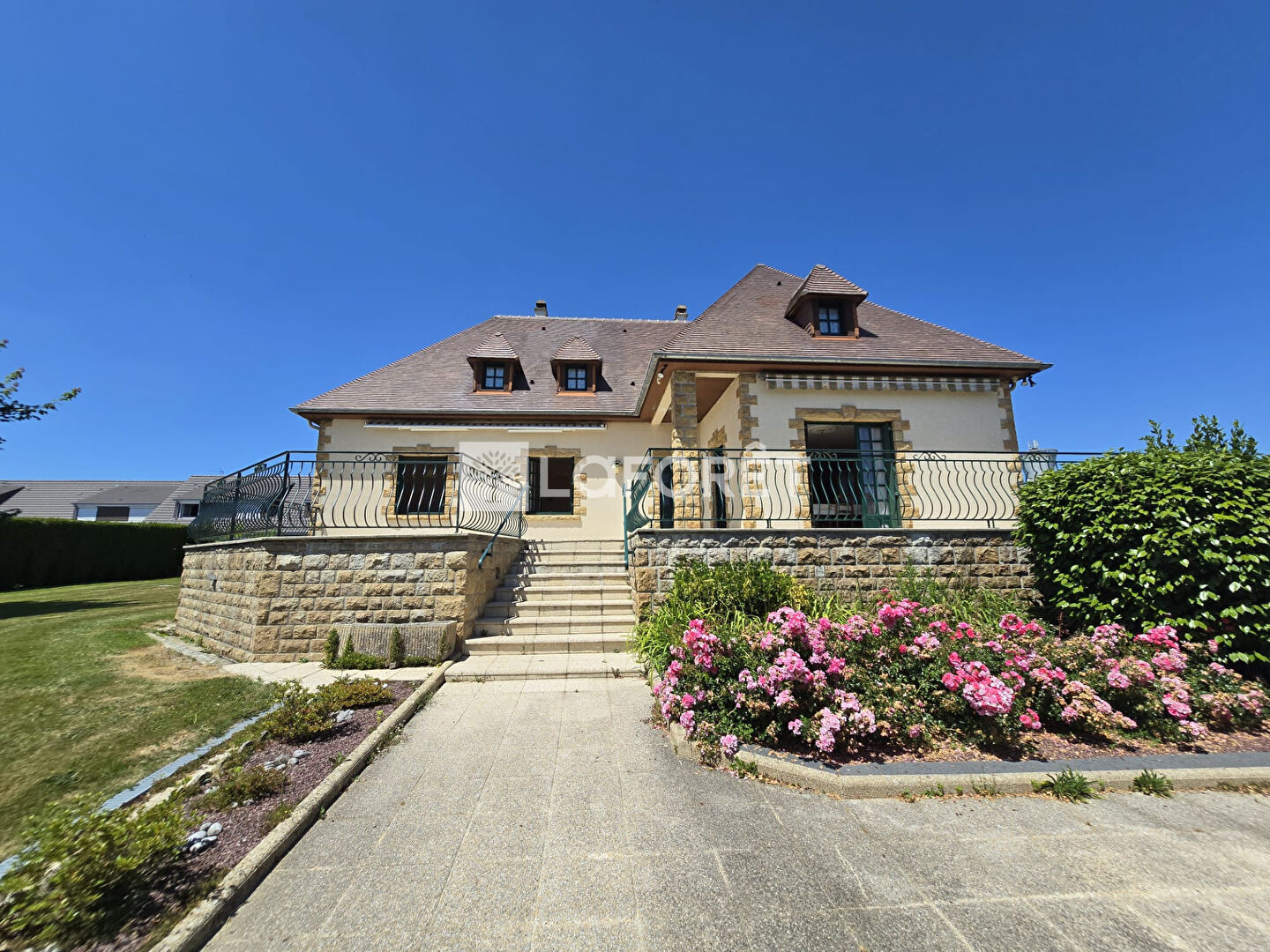 Spacieuse maison familiale de 211 m² avec sous-sol complet - La Haye Pesnel