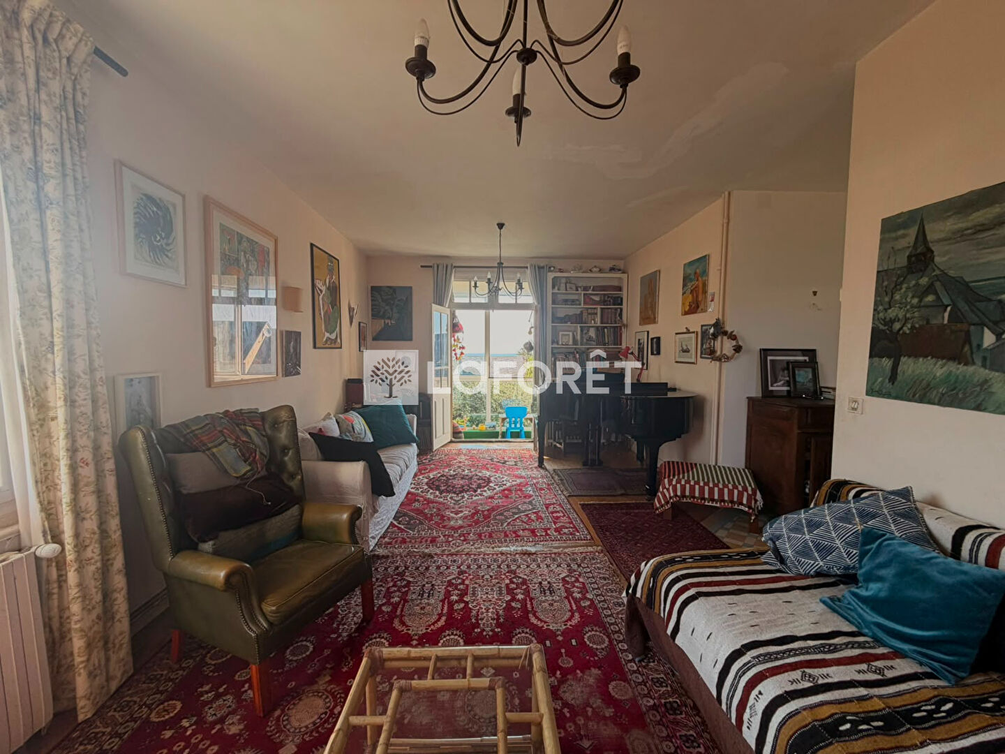 Propriété de caractère idéalement située avec vue mer à Donville-les-Bains -