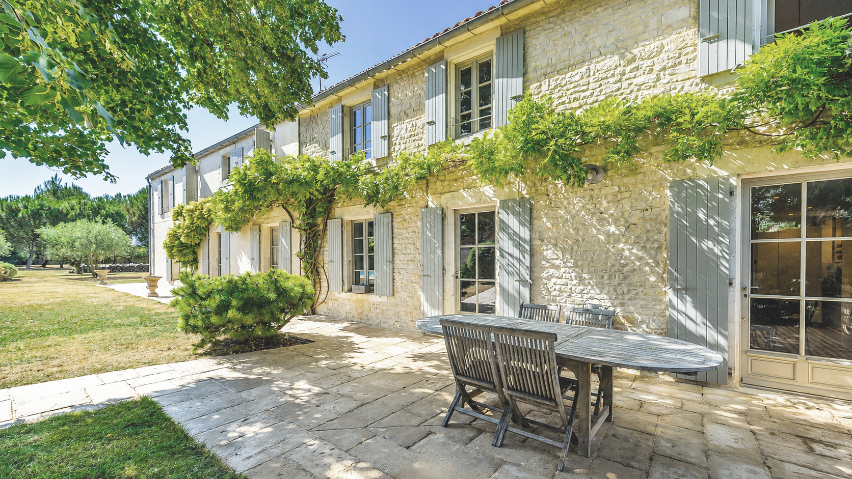 Superbe charentaise Saint Médard D'Aunis 8 pièces 232 m² - Piscine - Jardin