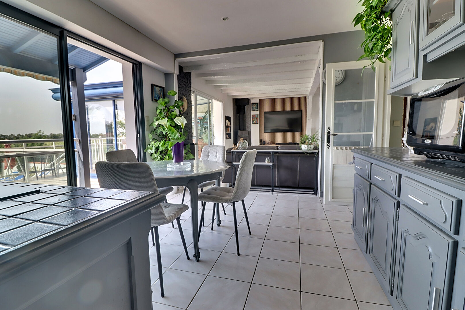 Maison avec piscine, sous-sol intégral et vue dégagée sur l'eau Esnandes 5 pièces 115 m2