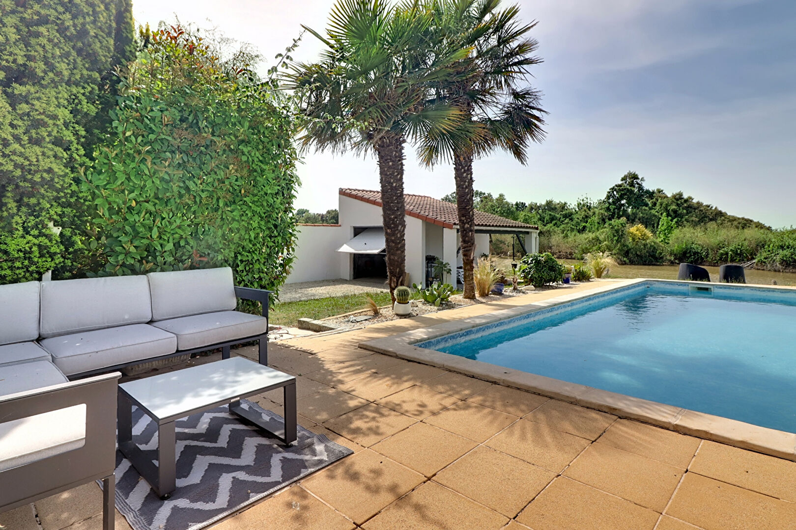 Maison avec piscine, sous-sol intégral et vue dégagée sur l'eau Esnandes 5 pièces 115 m2