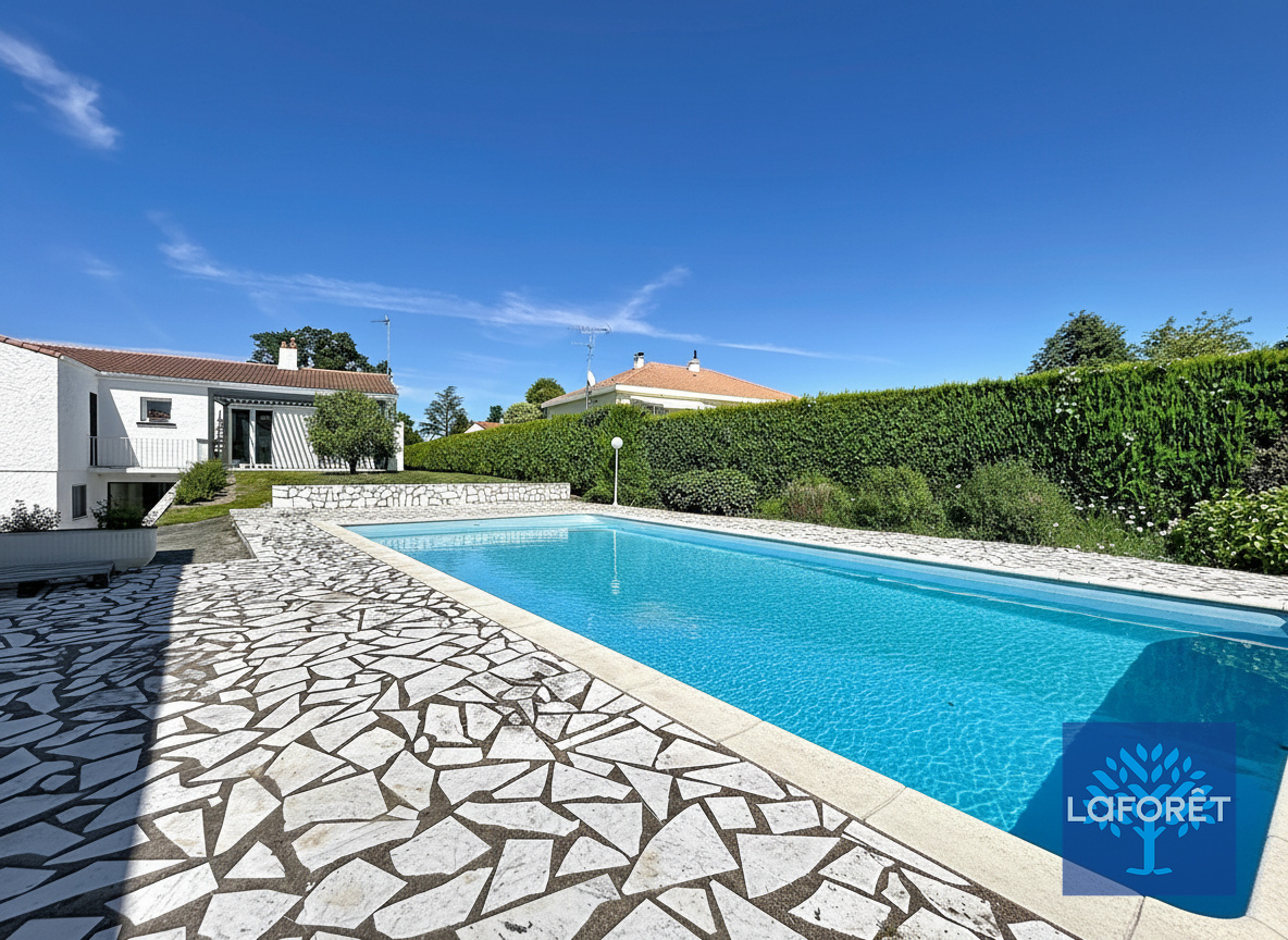 Maison avec piscine et atelier Nesmy 6 pièce(s)