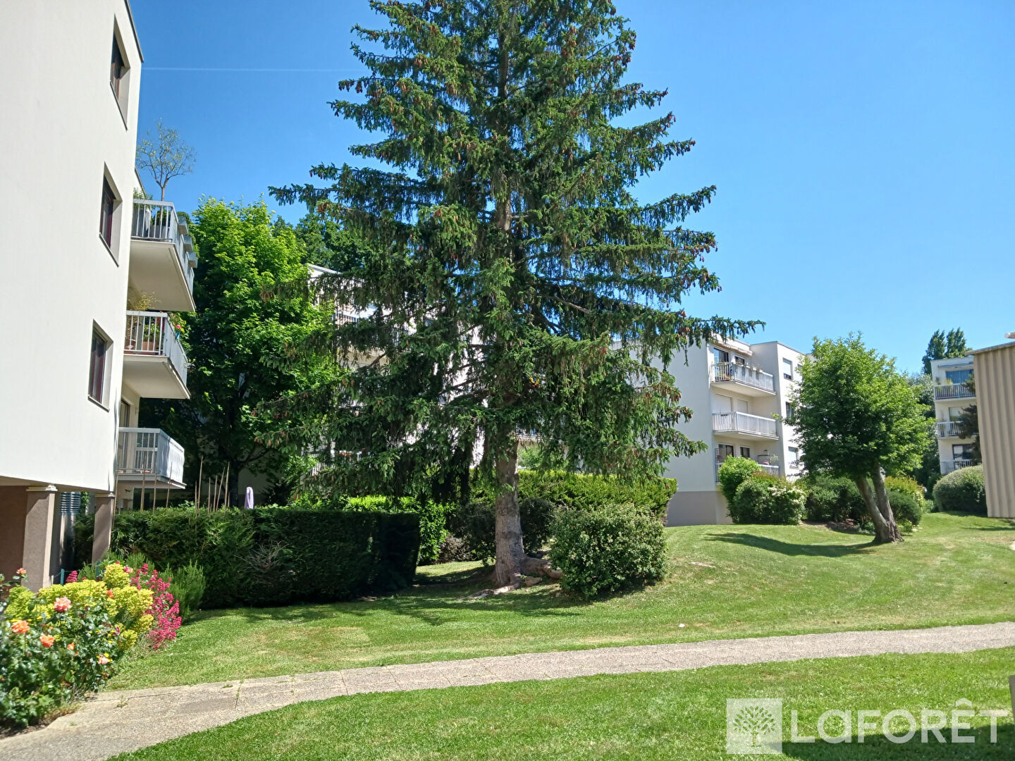 LE PLESSIS TREVISE -PROCHE COMMODITES -COLLEGE-CENTRE VILLE -BUS