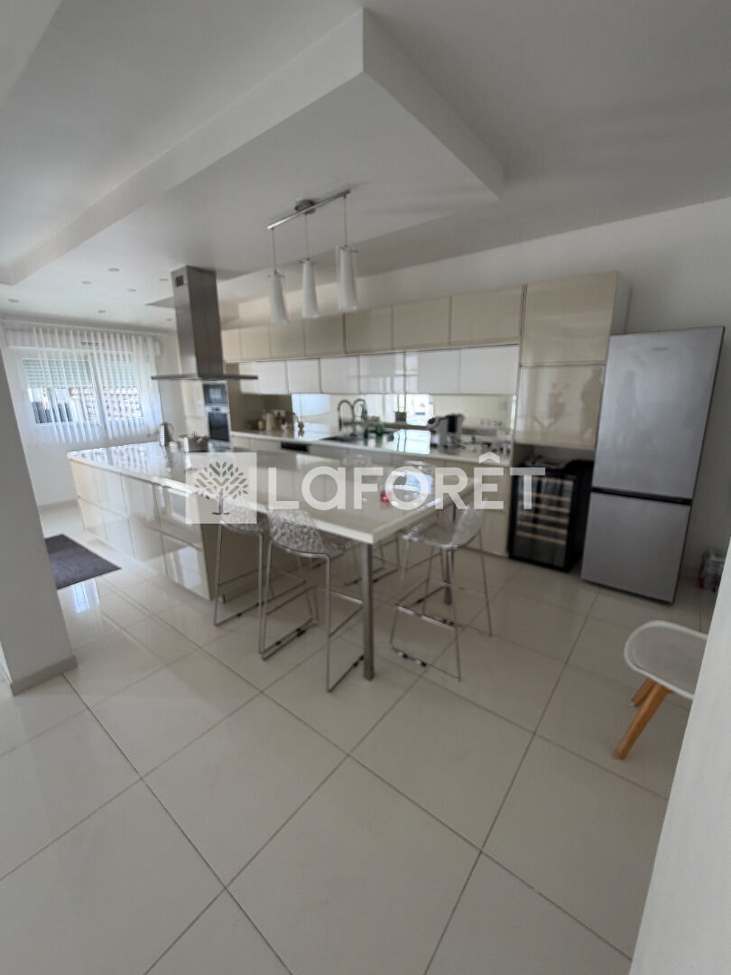 Maison Livry Gargan 6 pièce(s) 200 m2