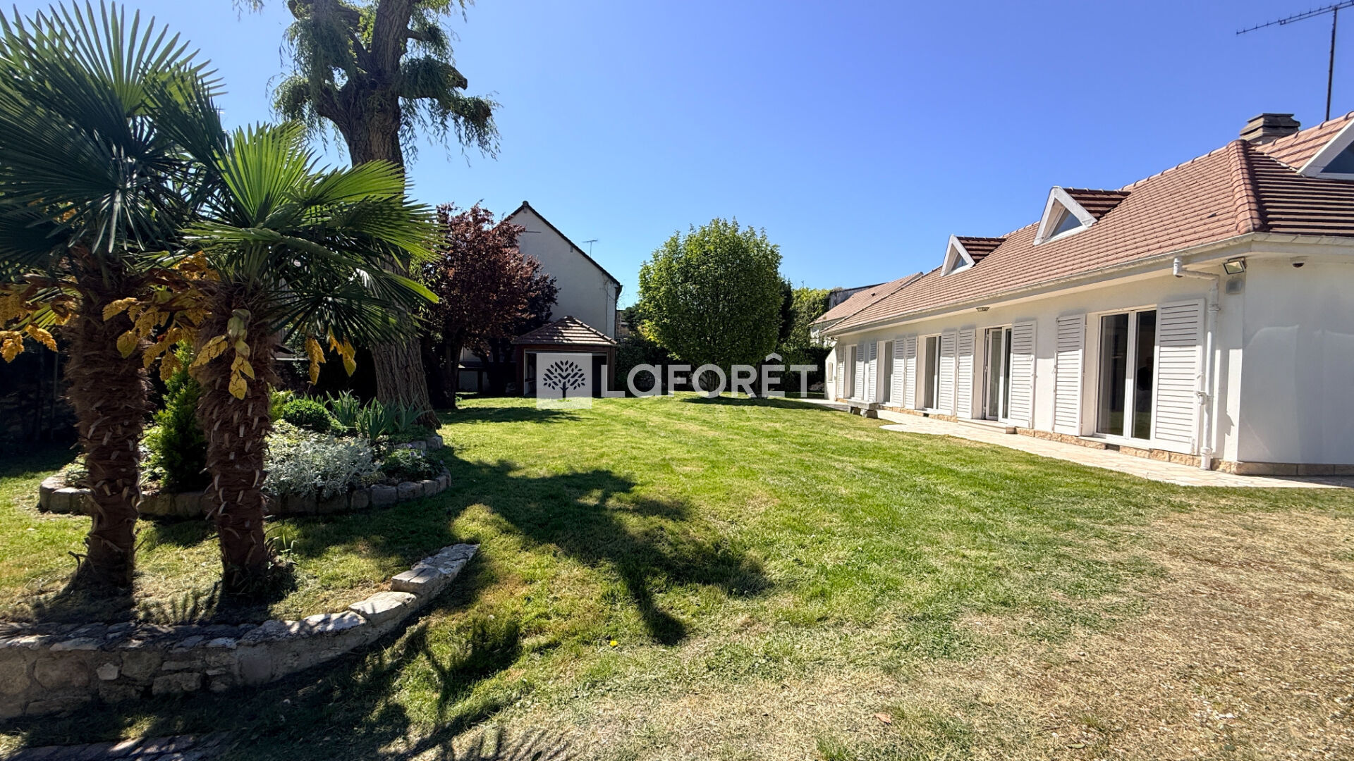 Maison en Coeur de ville. Le Mesnil Aubry 8 pièces, 187 m² habitables.