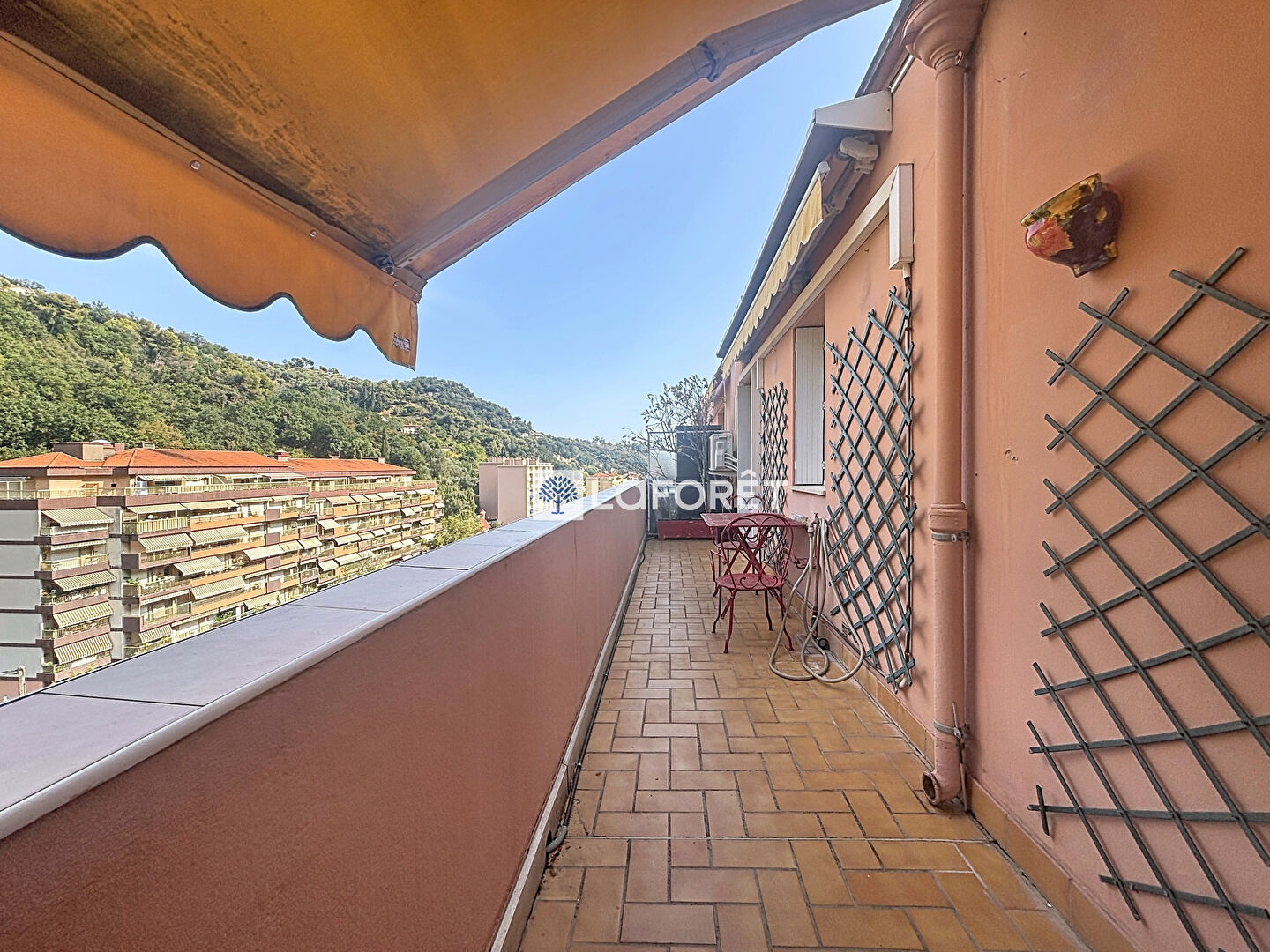 MENTON - 3/4 PIECES - DERNIER ETAGE