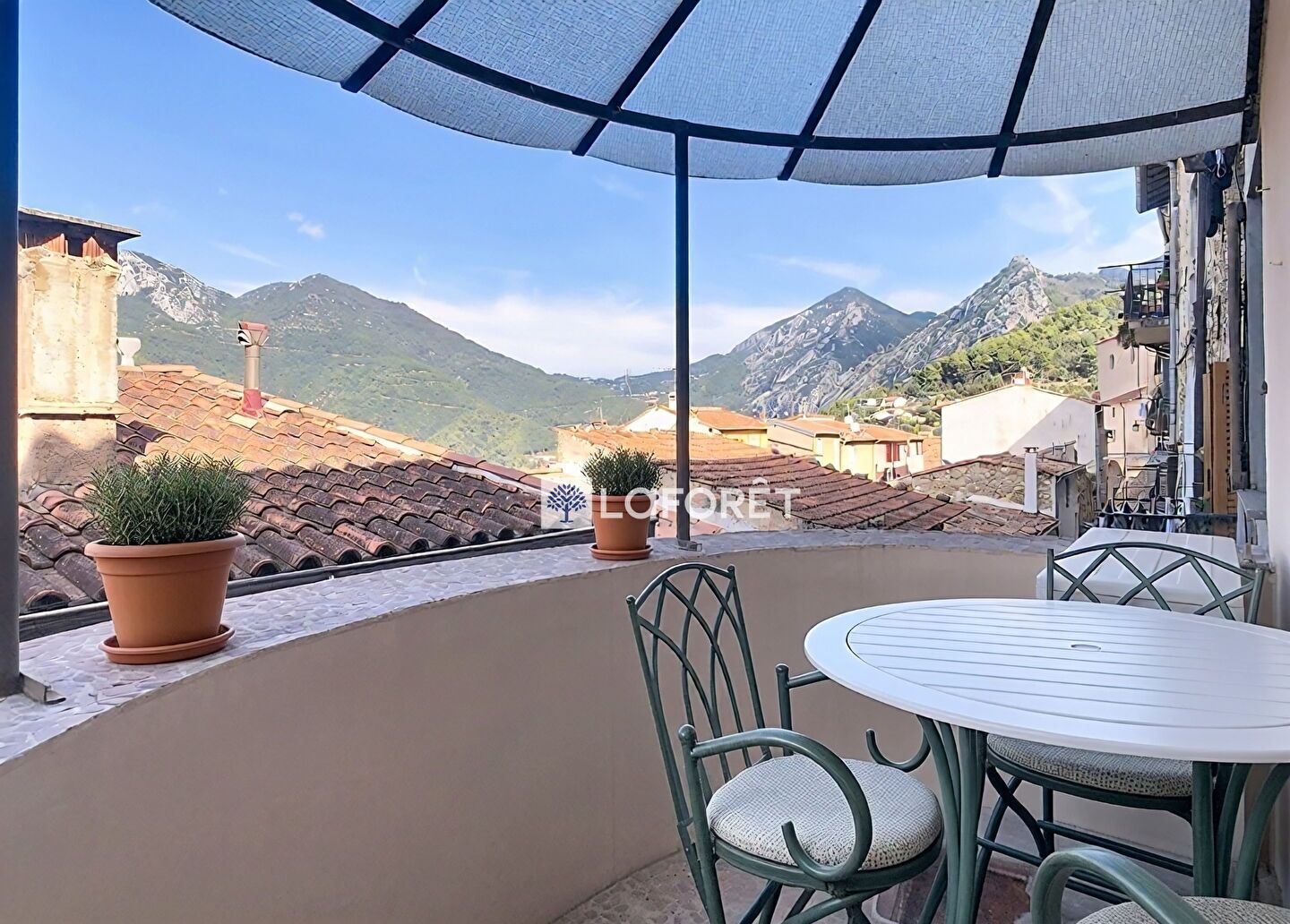 CASTELLAR - Appartement 3 pièces avec terrasse vue mer/montagne