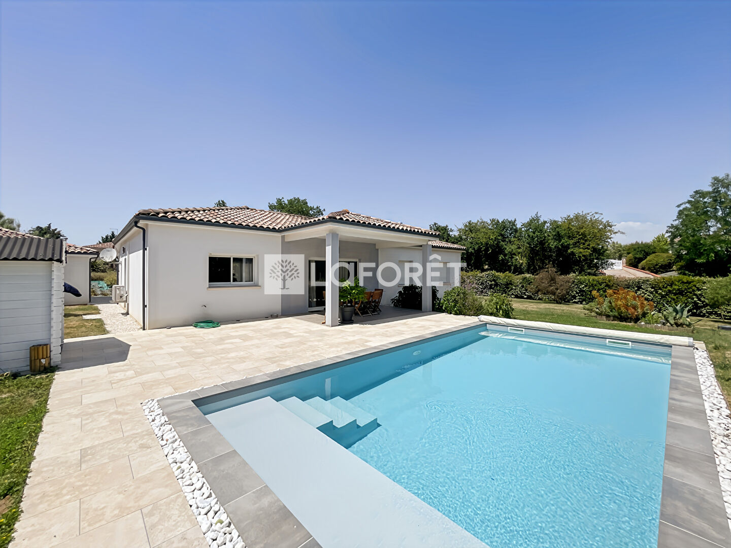 Maison Angeville 6 pièces environ 122.44 m2 - Double garage - Piscine - 1629m² de terrain
