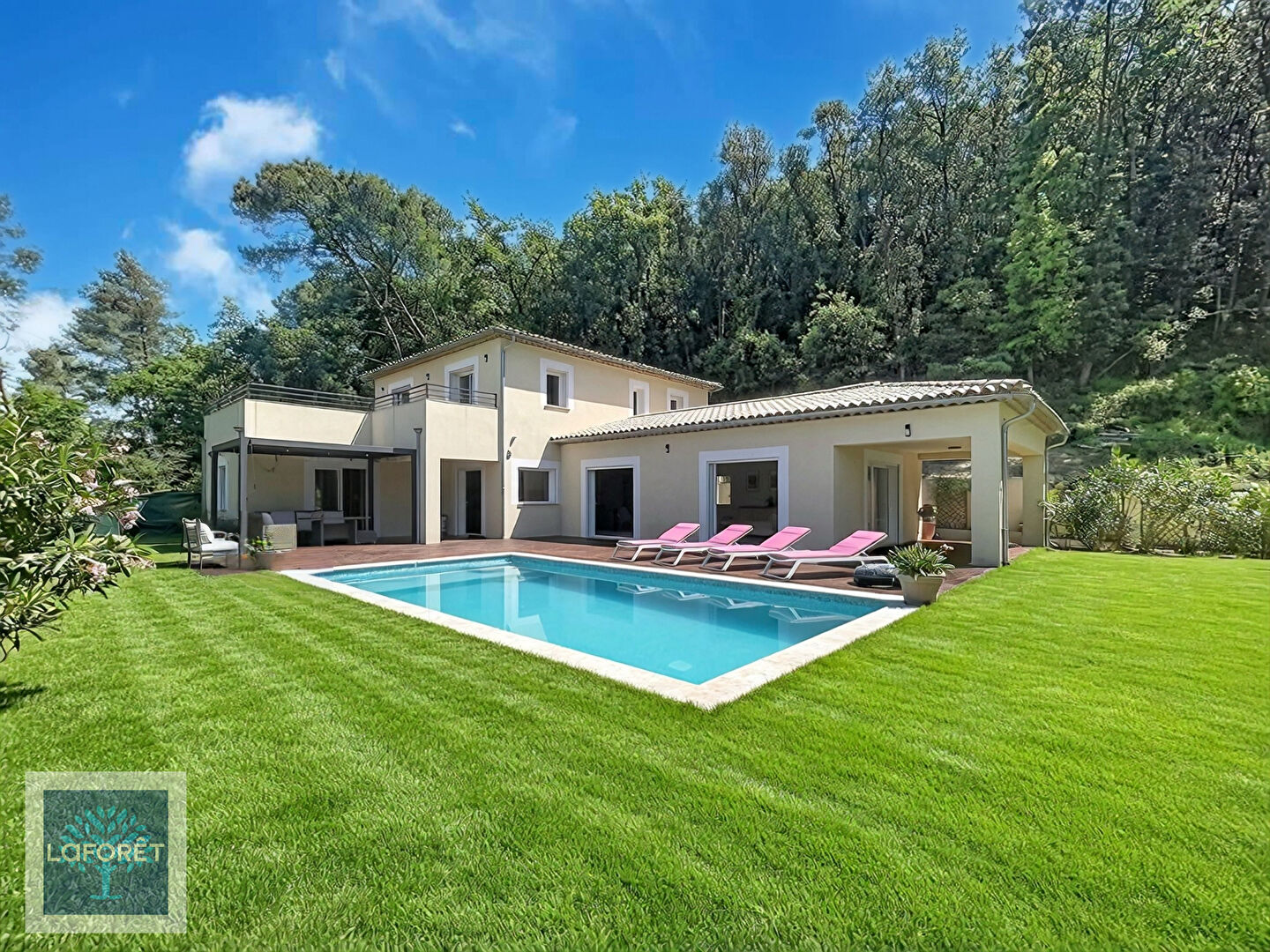 ROQUEFORT-LES-PINS - SUPERBE VILLA CONTEMPORAINE AU CALME ABSOLU