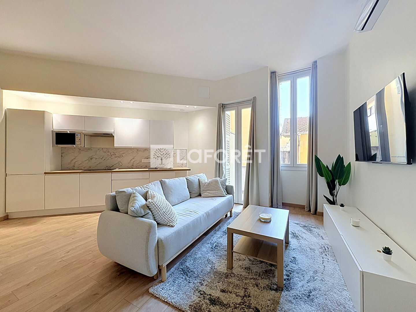 Nice Riquier  - Appartement 2 pièces 44 m² entièrement rénové et meublé, avec balcon
