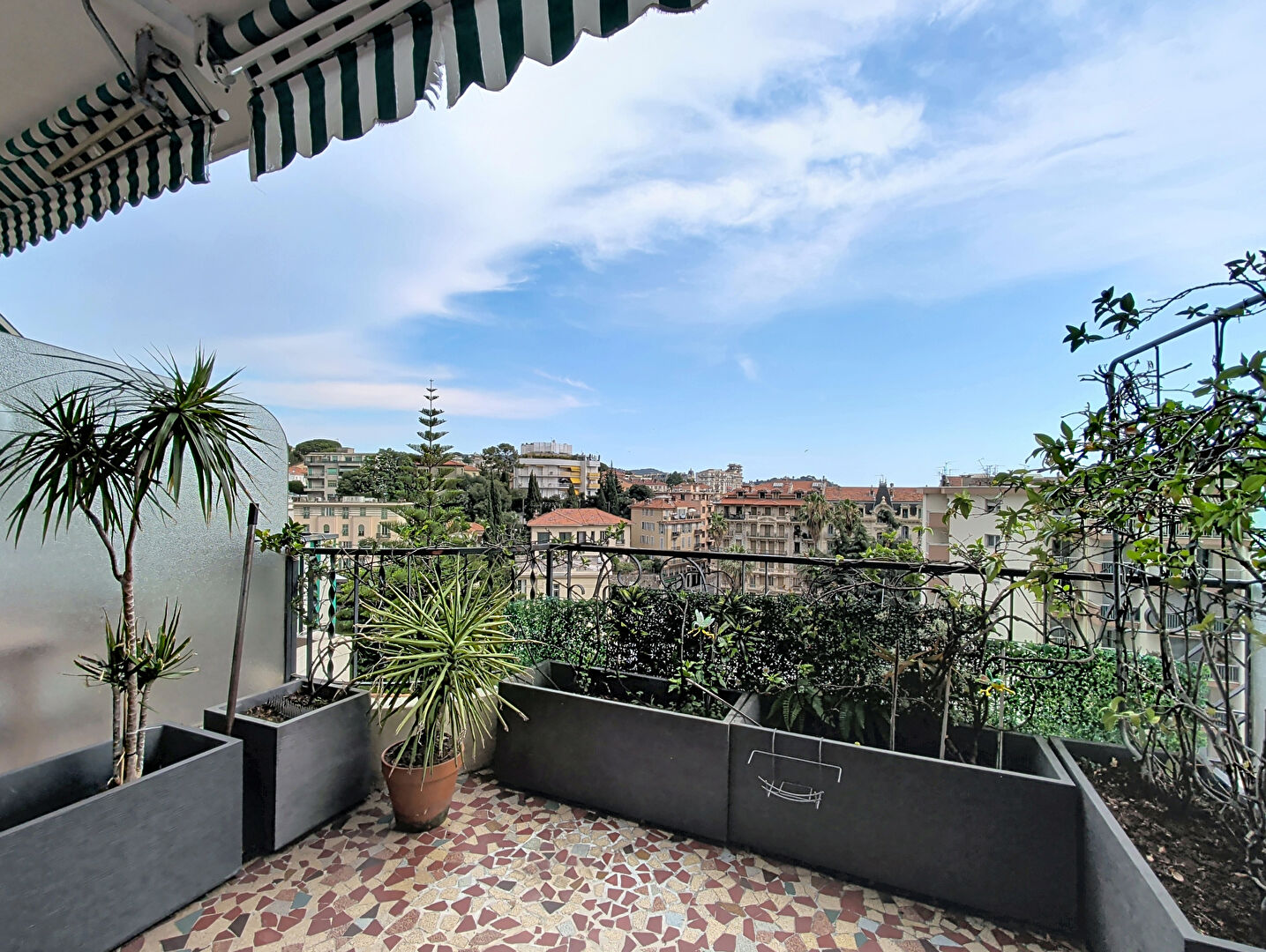 2 pièces en avant dernier étage avec terrasse