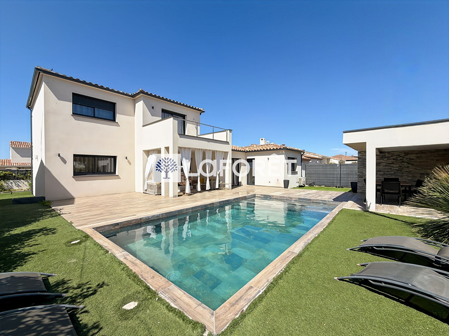Maison GARONS 7 pièce(s) 132 m2