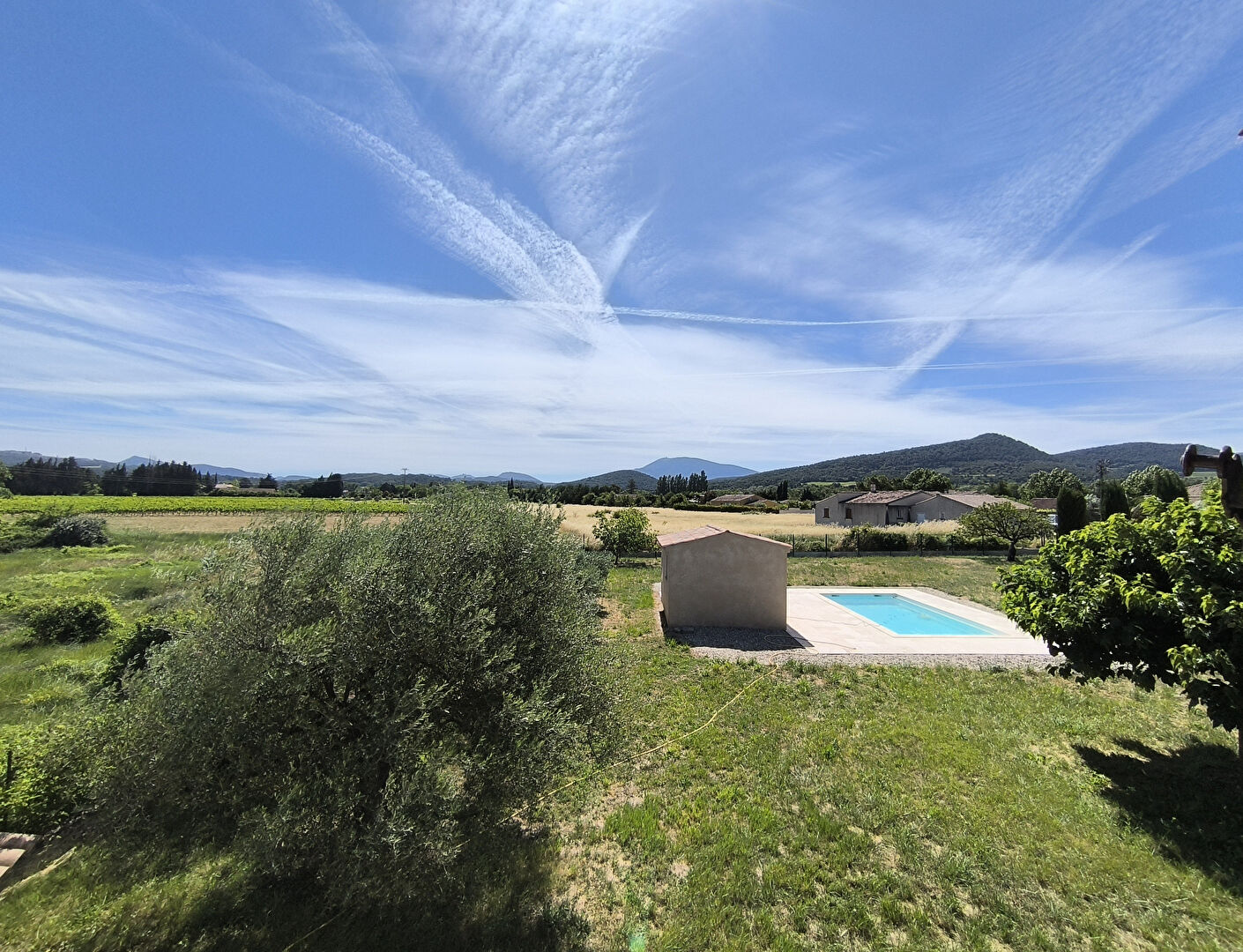 ROAIX, Maison de 150m² avec piscine et vue sur le Mont Ventoux