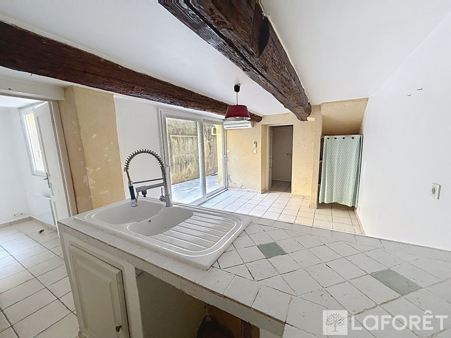 PIOLENC - Beau duplex de 90m², avec cour intimiste, solarium et garage!