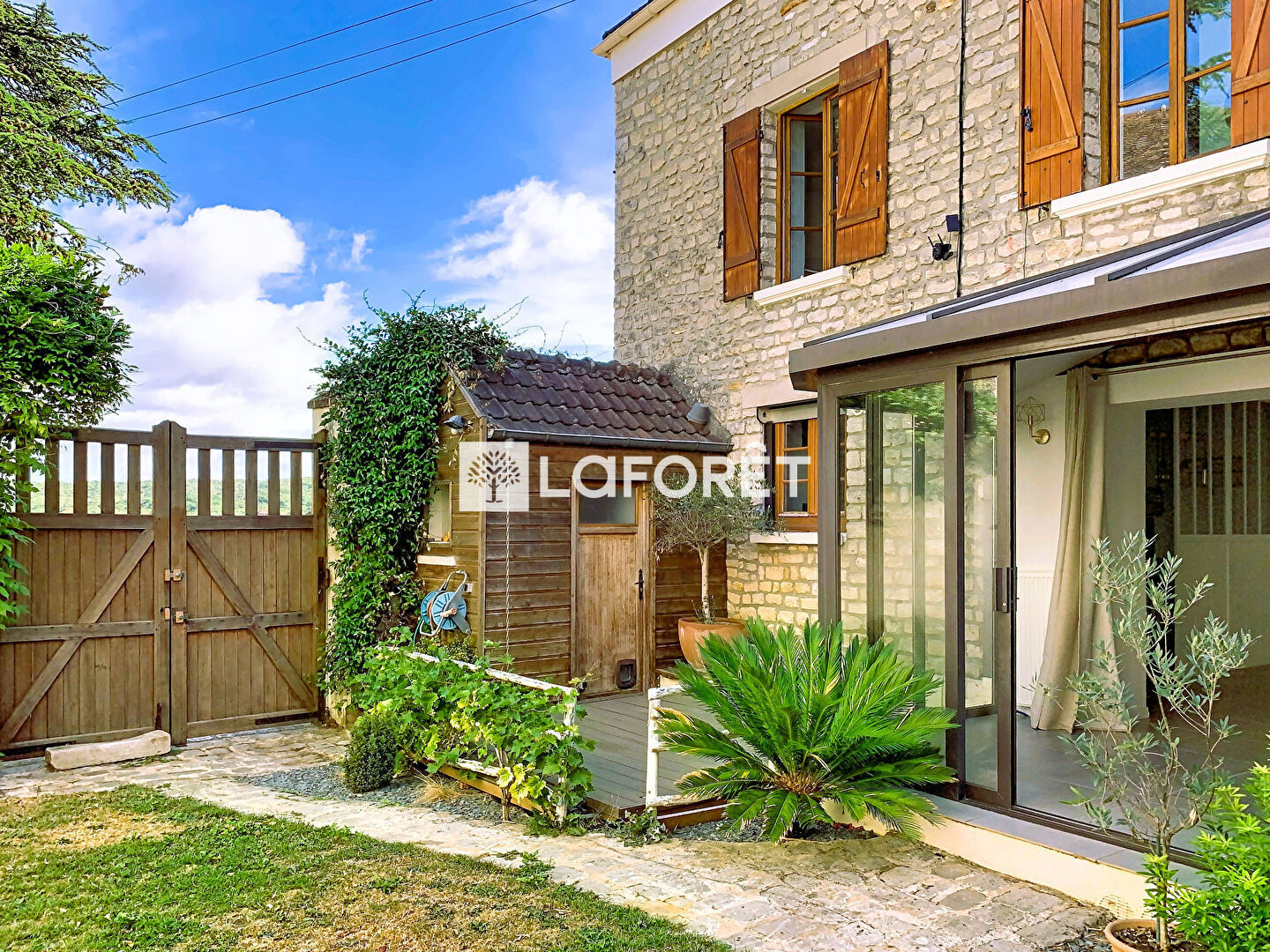 Maison de village de 6 pièces avec grande dépendance