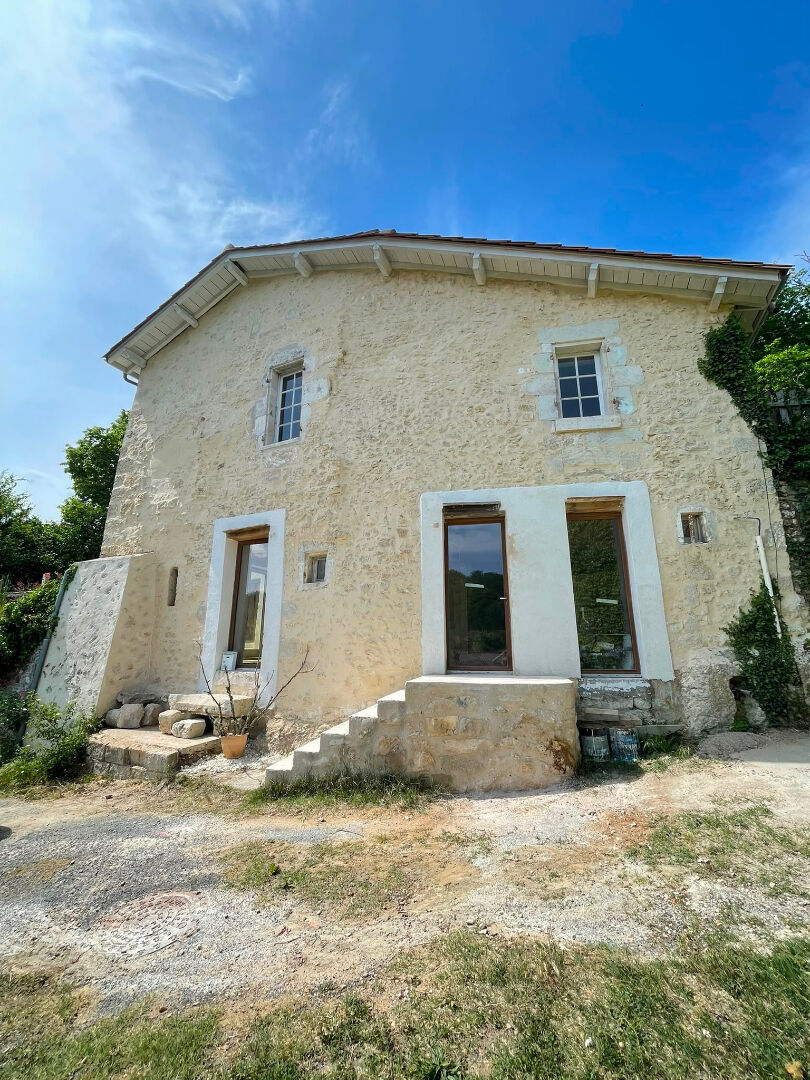 BUSSAC - Maison en pierre - 4 pièces - 122 m2