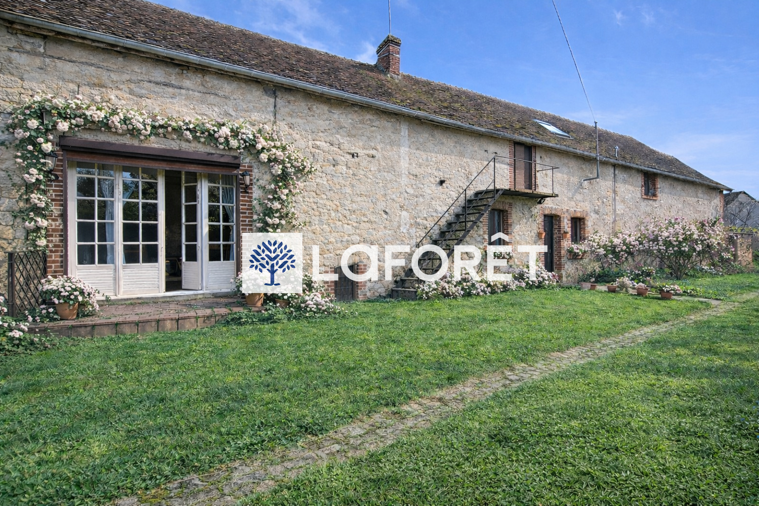 Longère à fort potentiel avec dépendances proche Provins