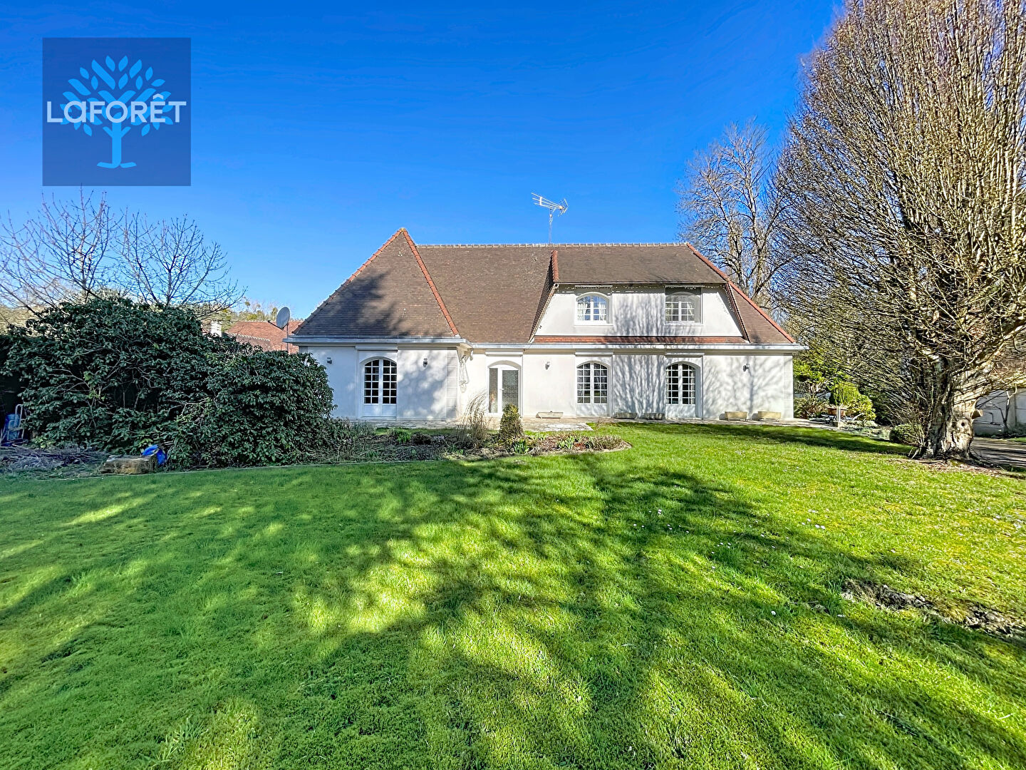 Maison Poigny La Foret 6 pièce(s) 183 m2
