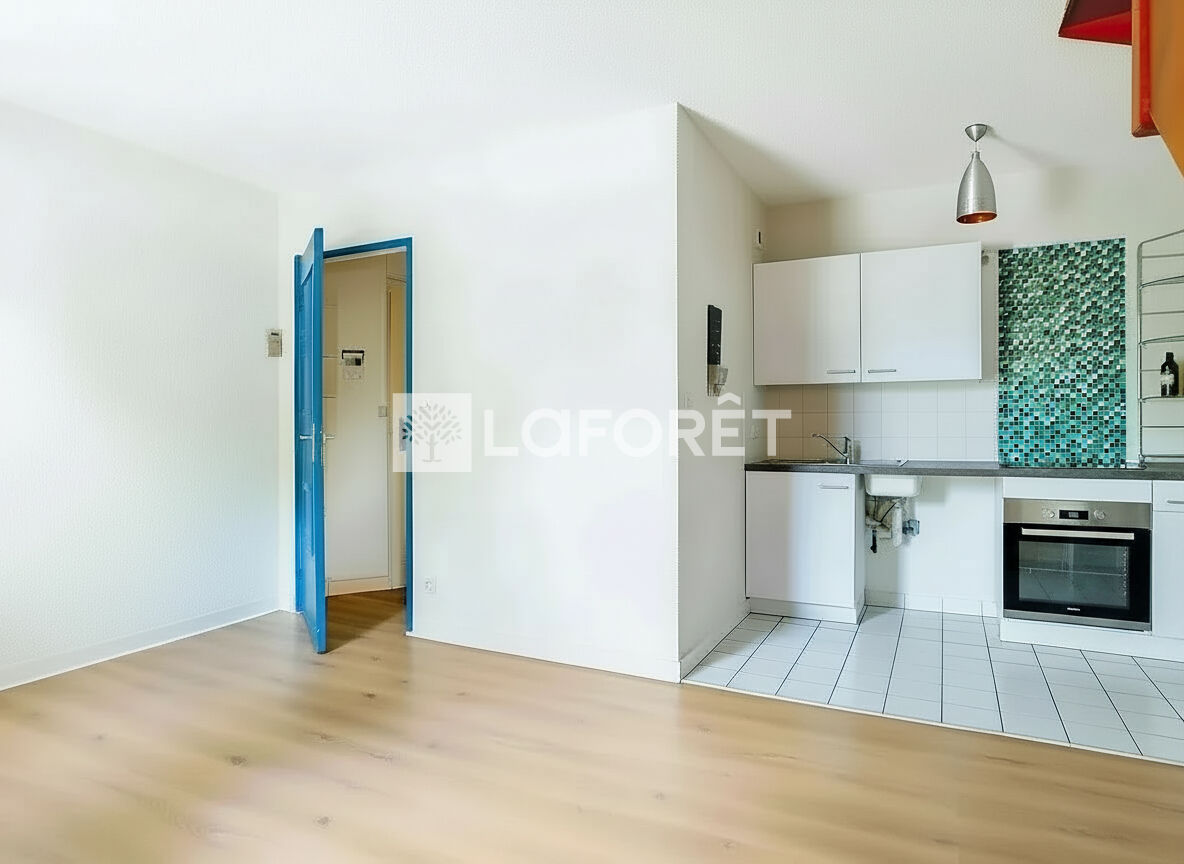 Appartement CHARTRES-DE-BRETAGNE , Duplex T2 avec garage fermé et parking privatif, à 200 m des commerces