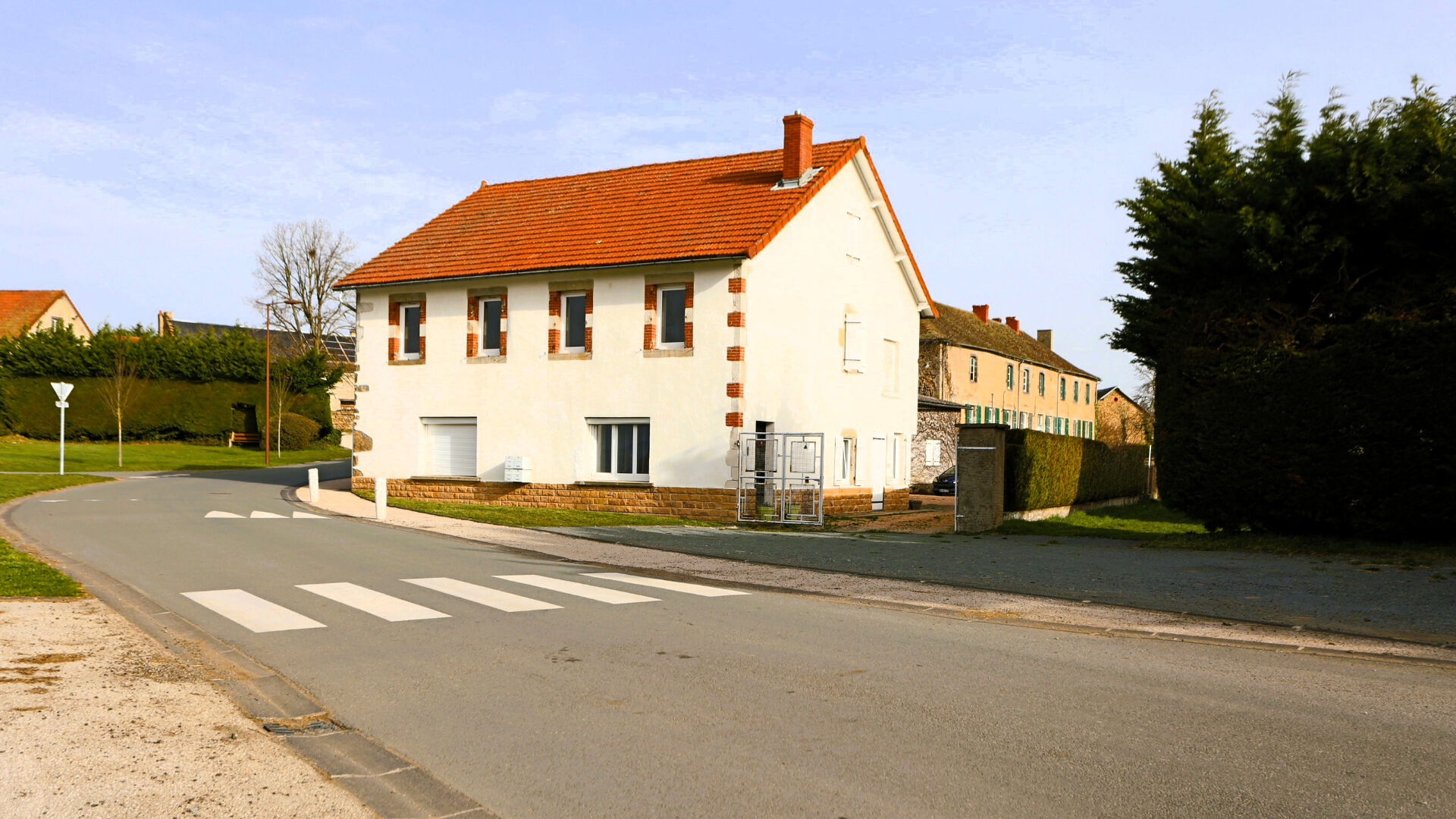 Maison Pouzol 9 pièce(s) 195 m2