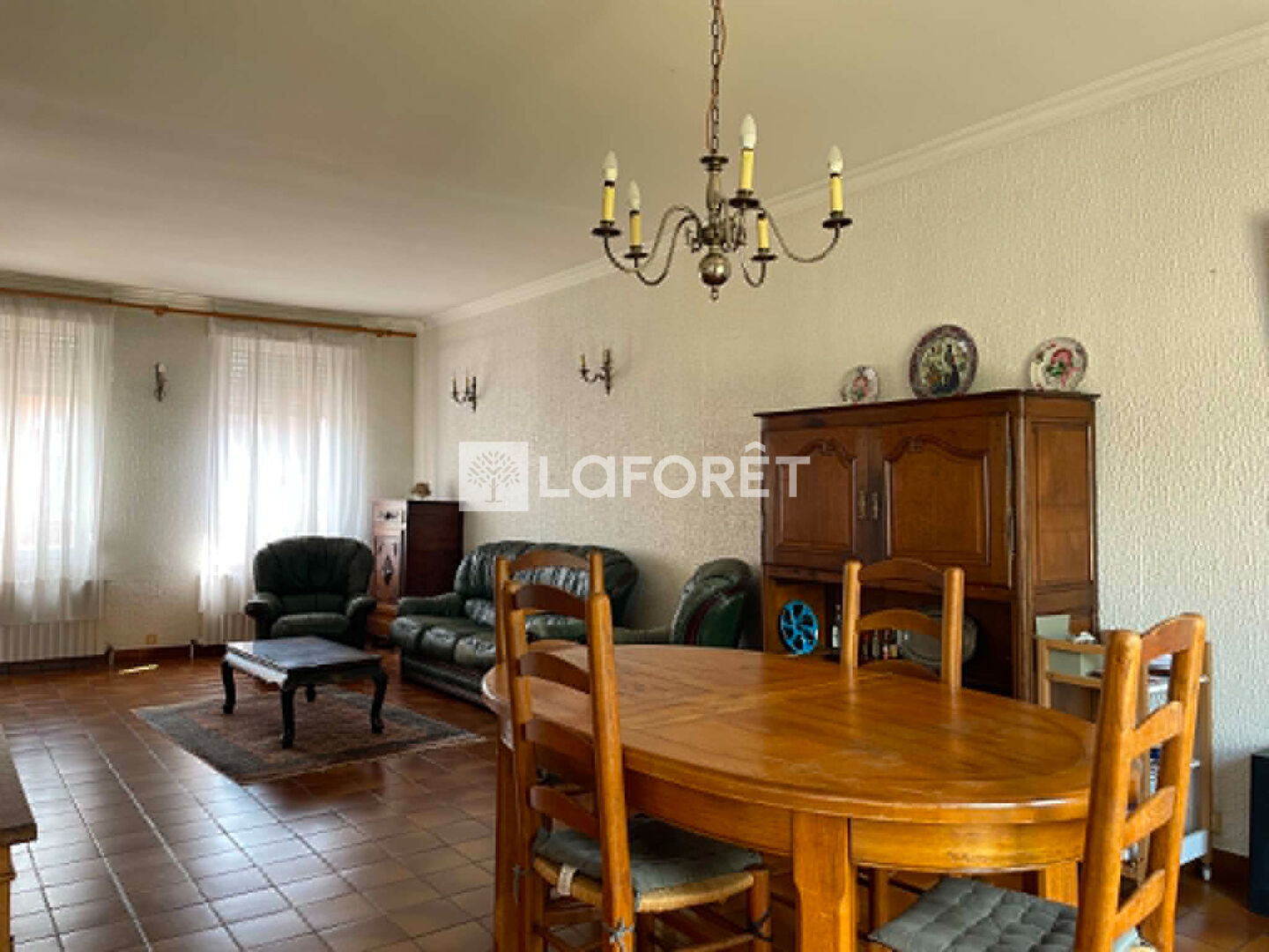 Aulnoye-Aymeries / Vaste Maison de 161 m2 à usage d'habitation et de commerce avec parking, abri de jardin sur terrain de 1100 m2