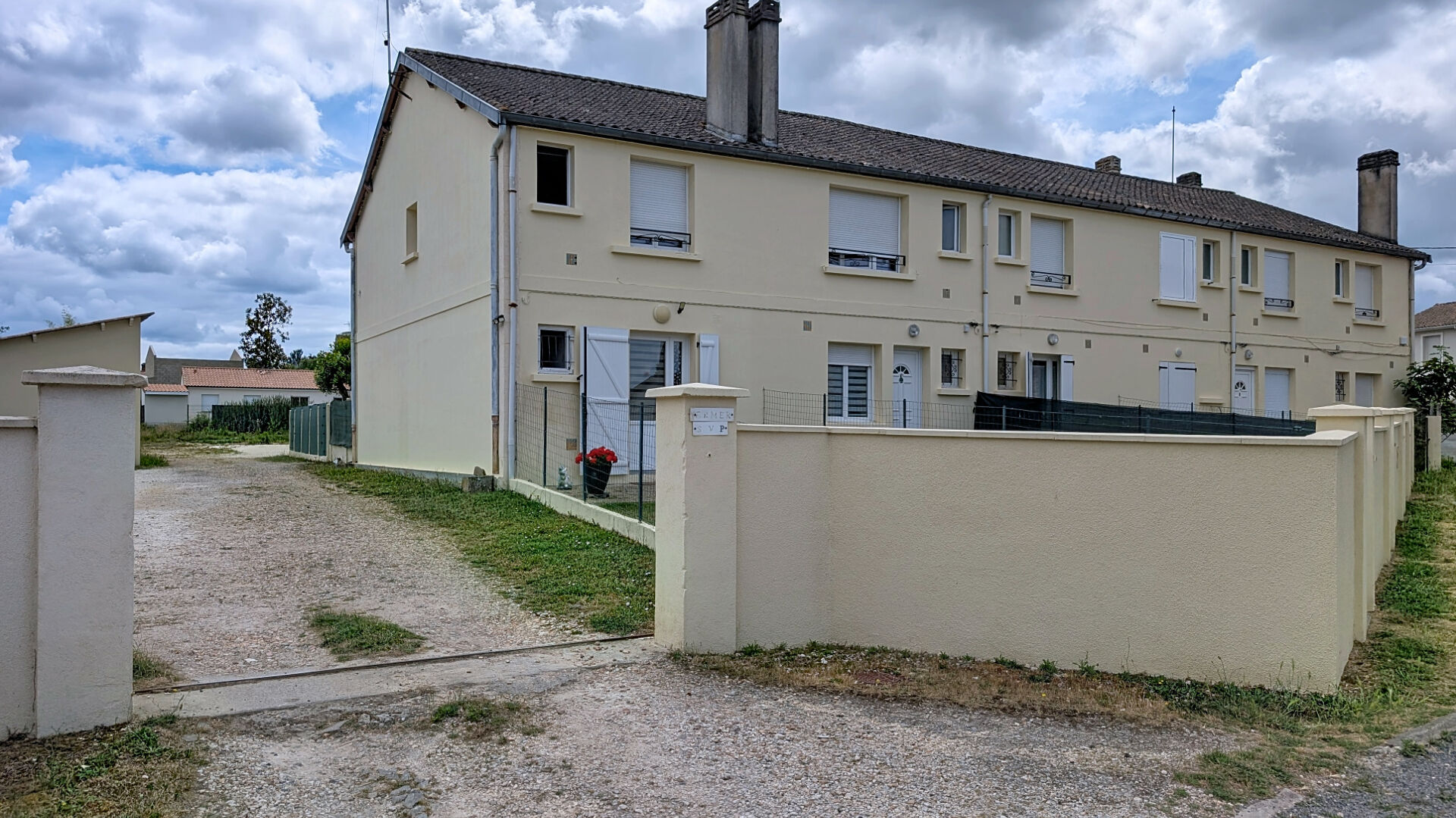 Cavignac ? Ensemble immobilier locatif composé de 6 maisons avec 6 garages