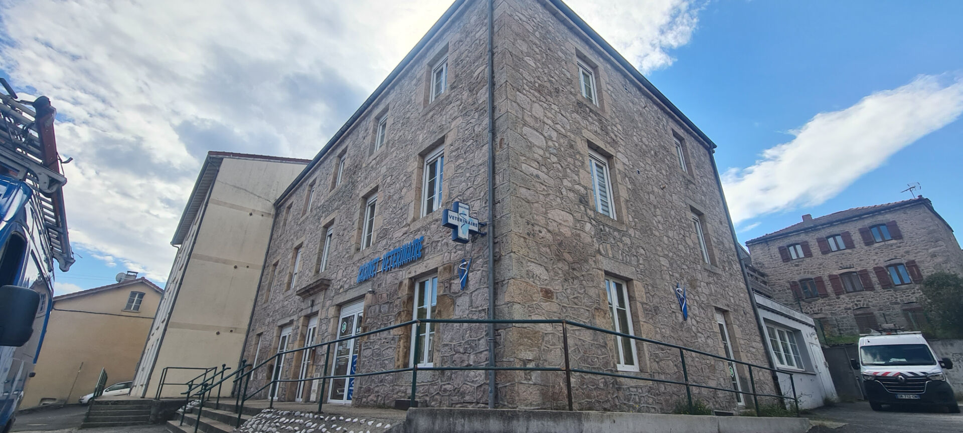 Ideal MEDICAL, Paramédical, vétérinaire, Local commercial Dunières 143 m2 avec parking 6 places