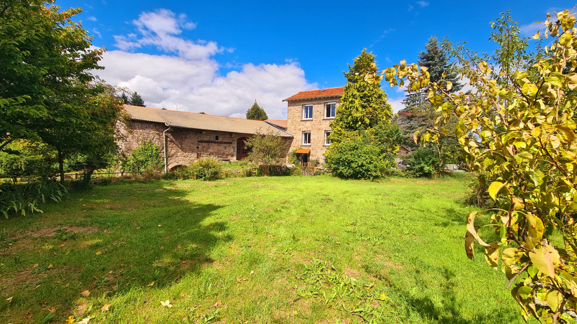 Corps de ferme traditionnel en Pierre Saint Pal De Mons 8 pièces 220 m2
