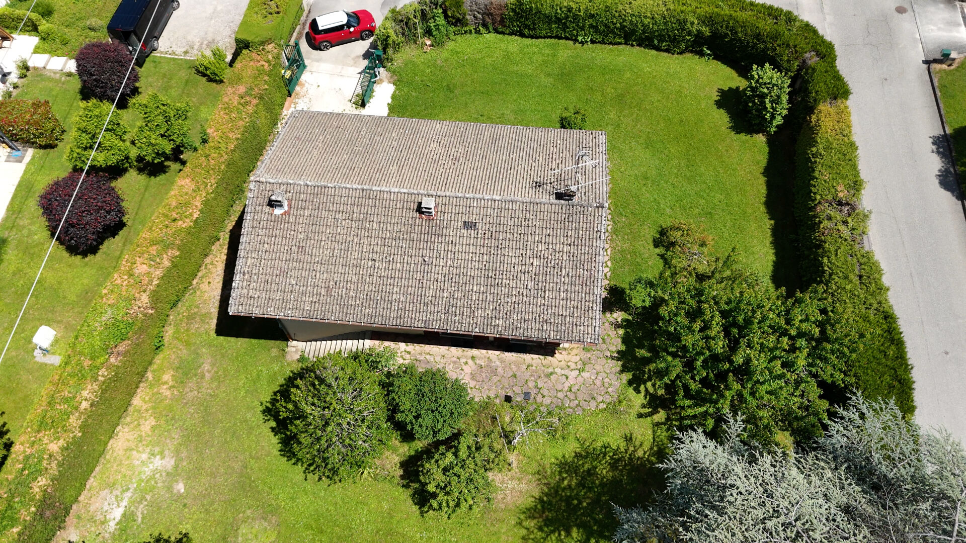 AGENCE IMMOBILIERE LAFORET - EXCLUSIVITE - 'TILLEUL' - QUINTAL - MAISON INDIVIDUELLE de 95,2m² - TERRAIN de 1215m² - SOUS SOL COMPLET
