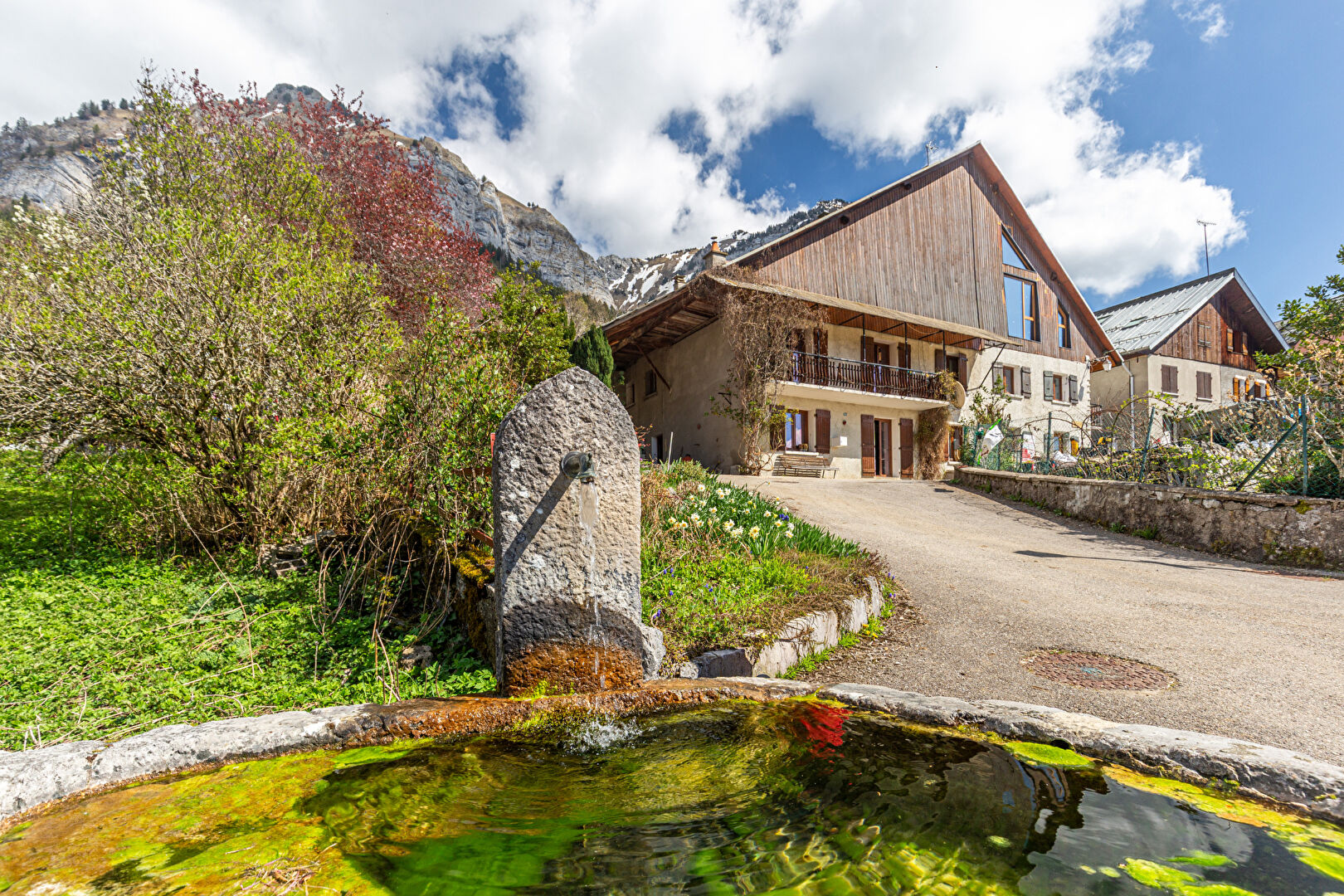 AGENCE IMMOBILIERE LAFORET - EXCLUSIVITE - 'SAPIN' - ANNECY / TALLOIRES MONTMIN - MAISON INDIVIDUELLE TYPE 6 de 138,89m² - GARAGE - COMBLES - CAVES - ATELIERS