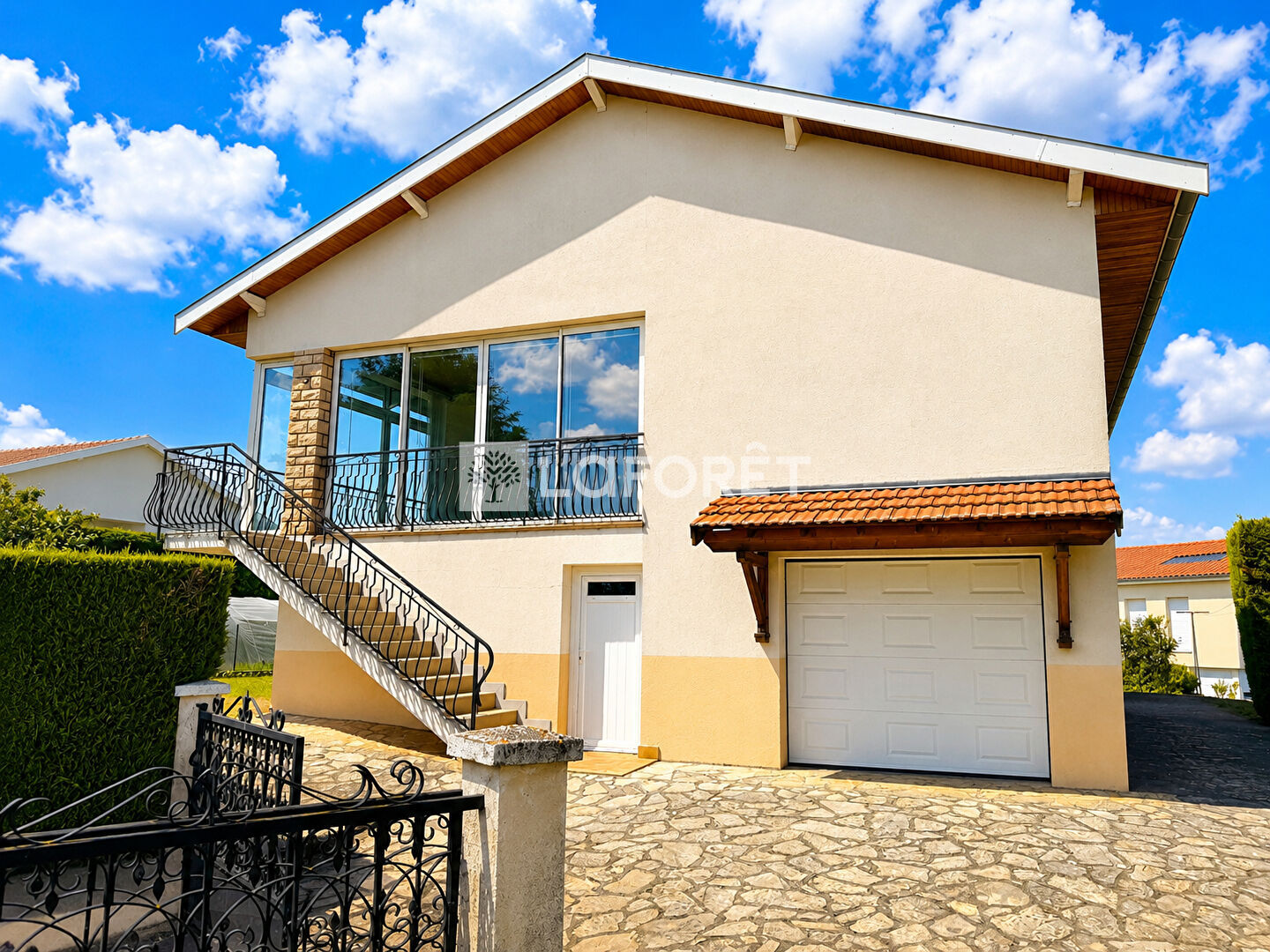 Maison individuelle sur sous-sol, 4 chambres et terrain de 1010 m²
