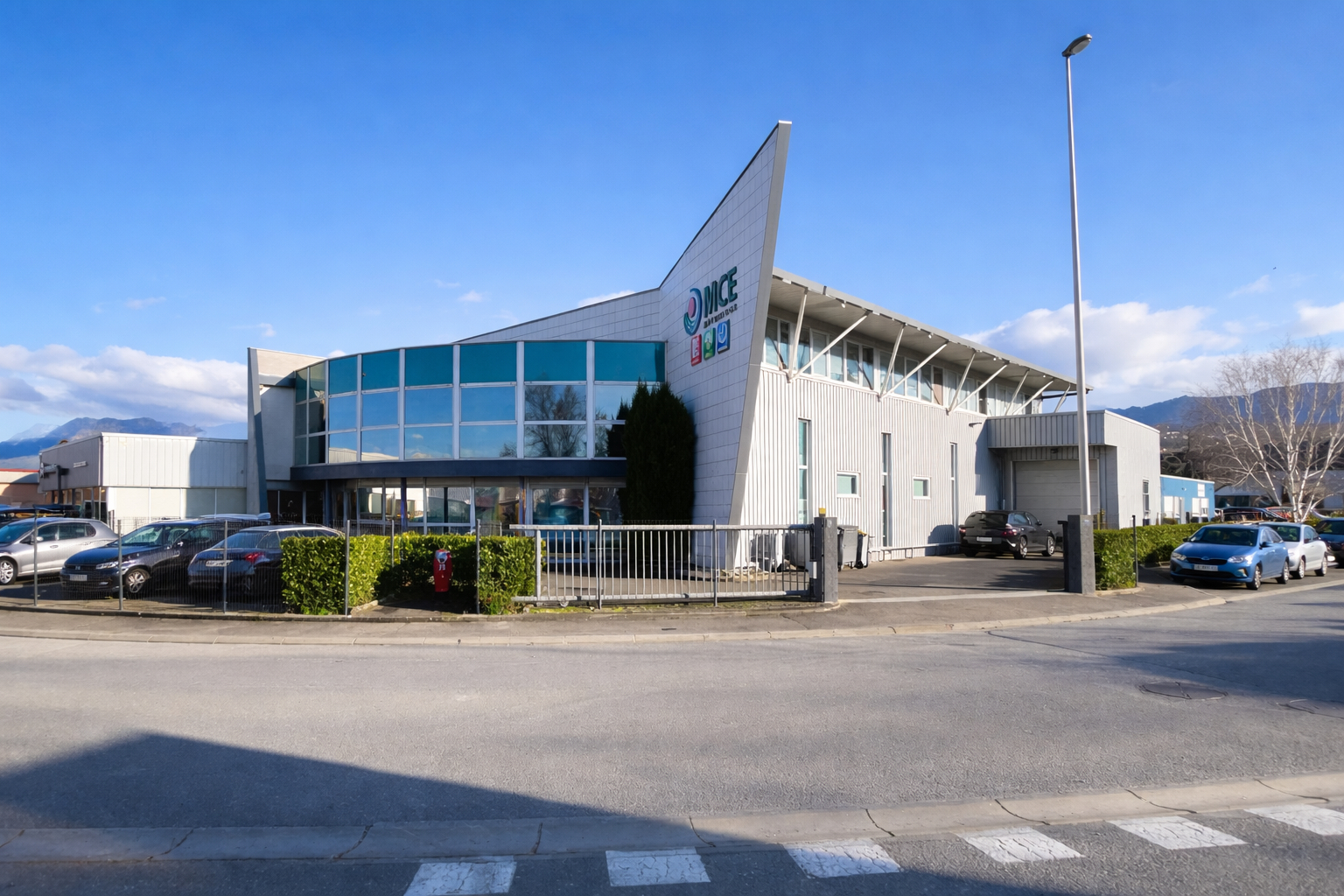 Local d'activité 640 m² Publier 74500