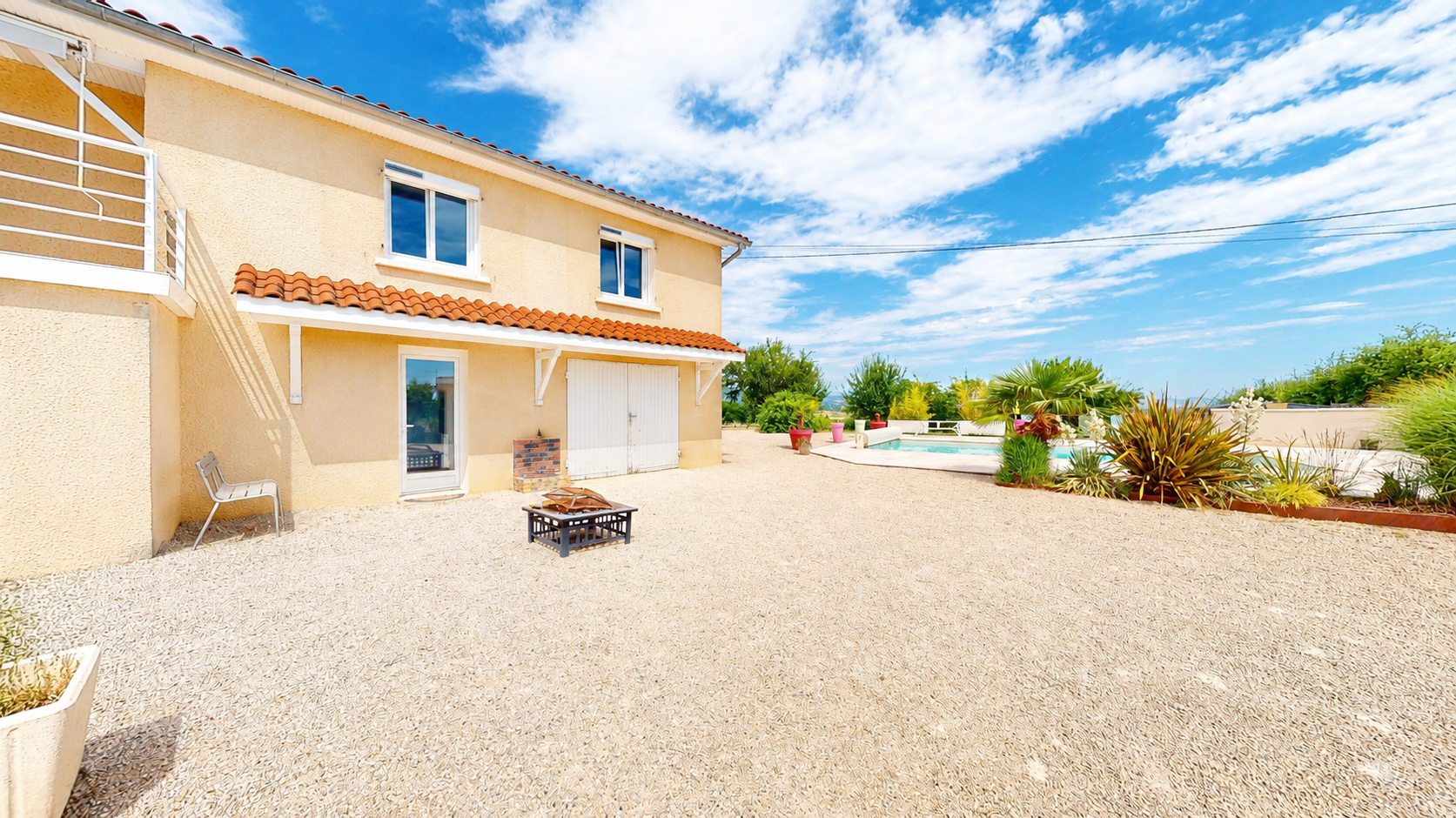 GLEIZE Maison 6 pièces 158 m² avec double garage et piscine